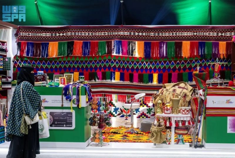 Saudi hands preserve threads of tradition at King Abdulaziz Camel Festival